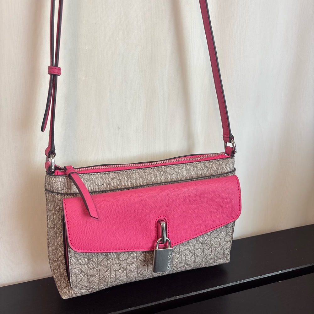 CALVIN KLEIN  Pink and Tan Crossbody Bag with Elegant Design - Picture 11 of 15